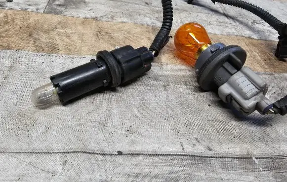Toyota Corolla Verso AR10 Headlight/headlamp bulb 