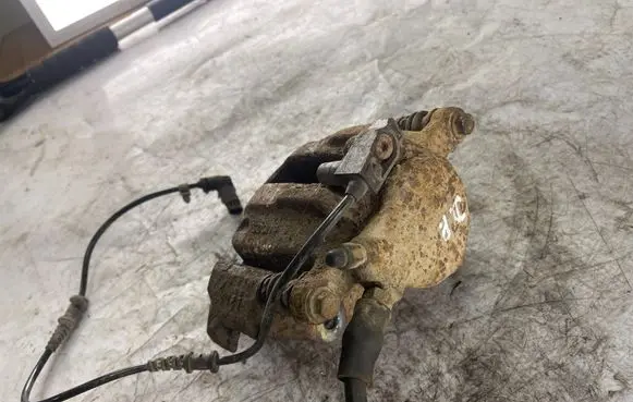 Mercedes-Benz A W168 Front brake caliper