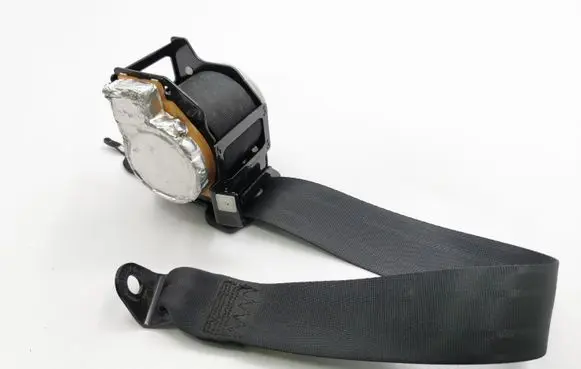 Mazda 3 II Rear seatbelt T89506T E40643033