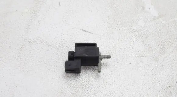 Volkswagen Touareg I Turbo solenoid valve 077906283C