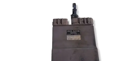 Toyota Corolla E120 E130 Fuel injection control unit/module 8987120030
