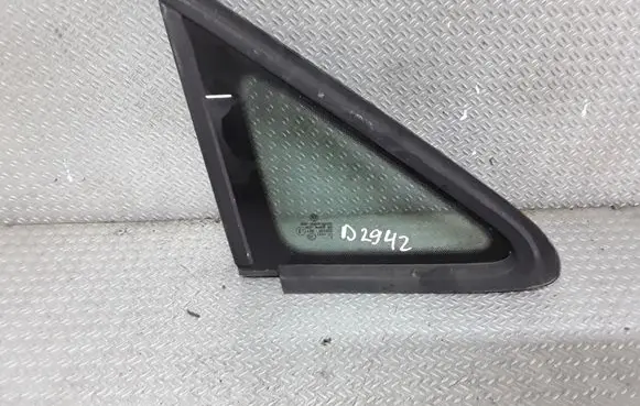 Volkswagen Caddy Front triangle window/glass 