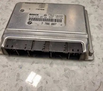 BMW 5 E39 Engine control unit/module 7786887 7787658 0281010205