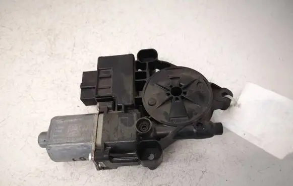Volkswagen Golf VII Rear door window regulator motor 5Q0959812 0130822694