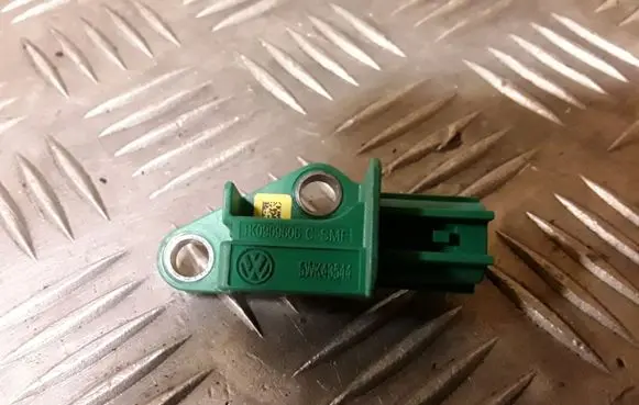 Volkswagen Golf V Airbag deployment crash/impact sensor 1K0909606C 5WK43544