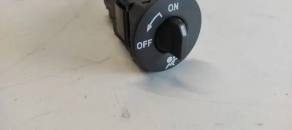 Passenger airbag on/off switch