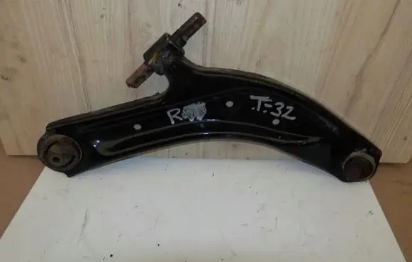 Nissan X-Trail T32 Front lower control arm/wishbone 65566556