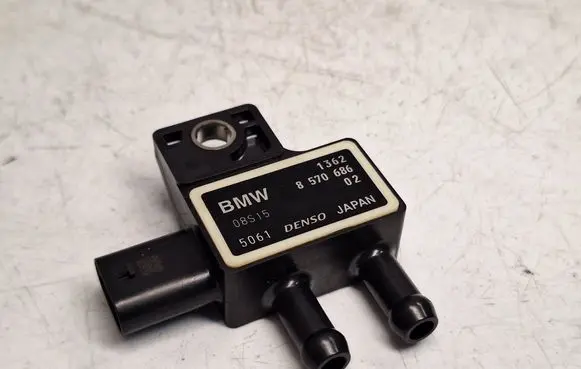 BMW 2 F22 F23 Exhaust gas pressure sensor 8570686 13628570686