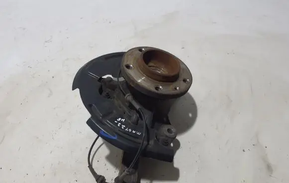 Renault Master III Front wheel hub 400150081R