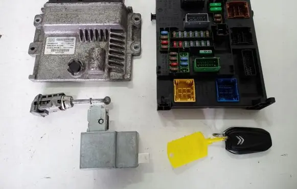 Citroen C4 II Picasso Engine control unit/module ECU 9810764880