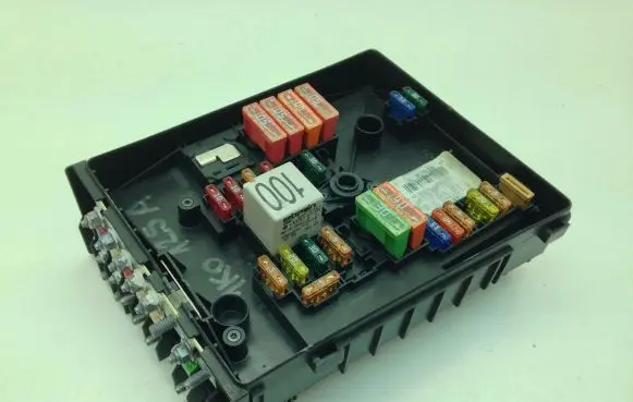 Volkswagen Golf Plus Fuse box set 1K0937125A