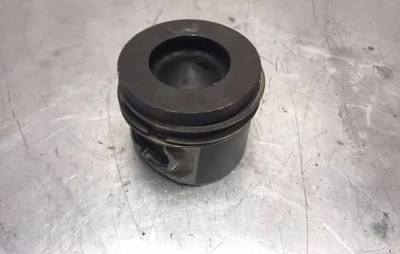 BMW 5 F10 F11 Piston 04L110