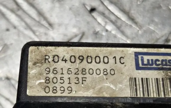 Peugeot 206 Glow plug pre-heat relay 9616280080 R04090001C