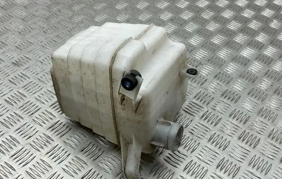 Toyota Prius (XW20) Windshield washer fluid reservoir/tank 1789321030