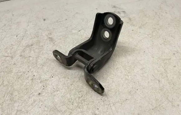 Nissan X-Trail T32 Rear door lower hinge 1120009