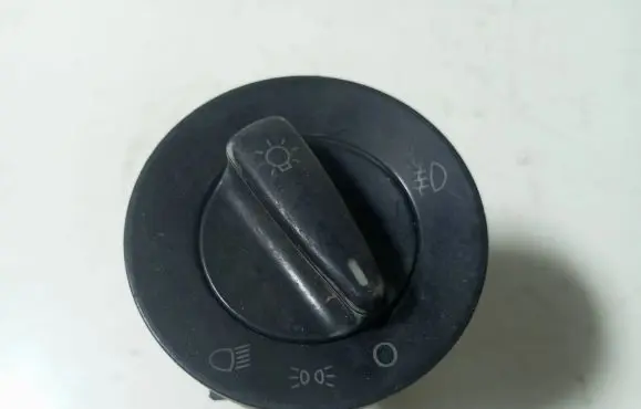 Volkswagen Golf IV Light switch 1C0941531 04052030 1K0238W