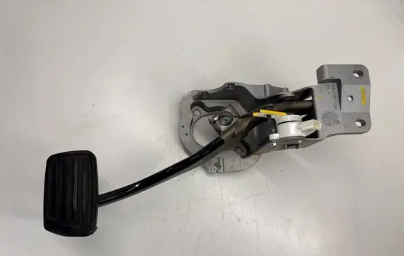 Chevrolet Camaro Brake pedal 84524406