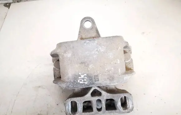 Skoda Octavia Mk1 (1U) Engine mount bracket 1j0199555