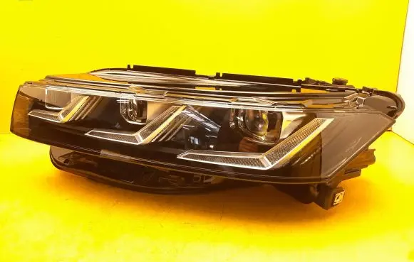 Volkswagen Touareg III Headlight/headlamp 761941081H