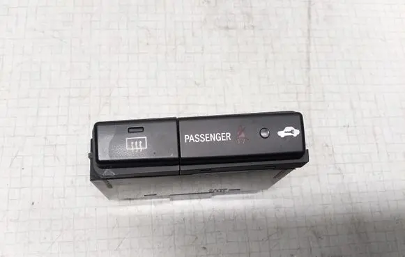 Toyota Avensis T250 Windscreen/window heater switch 8479005130C