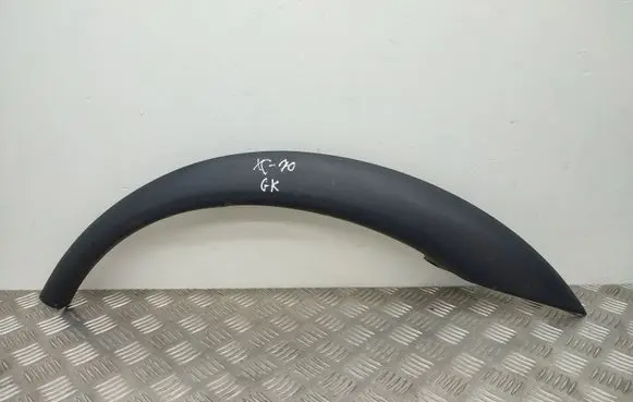 Rear fender molding trim