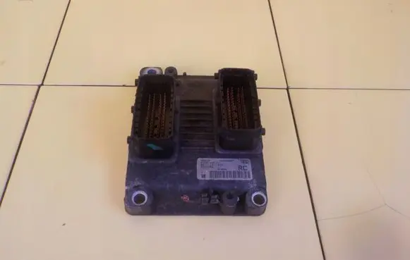 Opel Corsa D Engine control unit/module 55573258