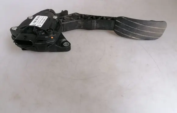 Renault Master III Accelerator throttle pedal 180101626R