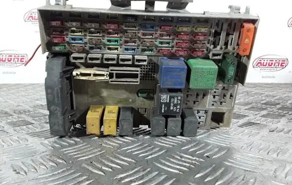 Opel Zafira A Fuse module 24412497