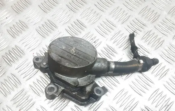 Audi A3 S3 8L Vacuum pump 038145101B