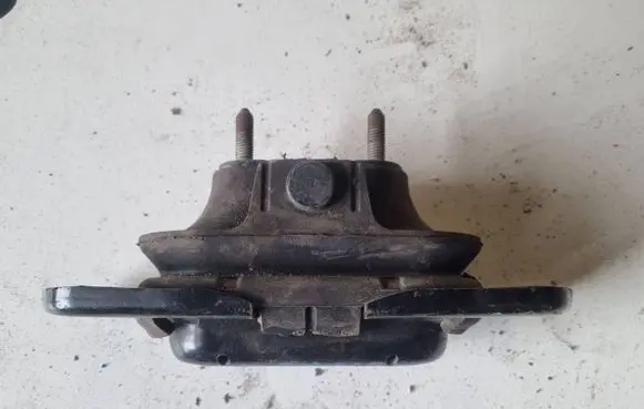 Chrysler Sebring (JS) Engine mount bracket 05085476AC