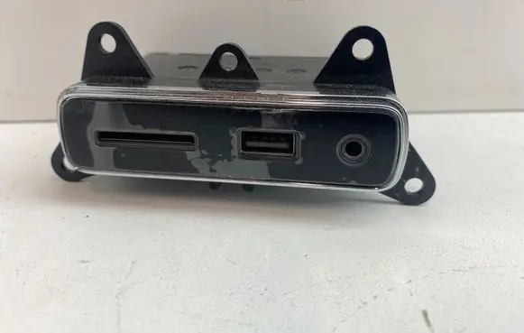 Maserati Levante USB socket connector 670037500