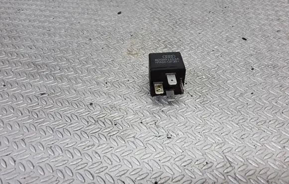 Volkswagen PASSAT B5 Other relay 8D0951253A