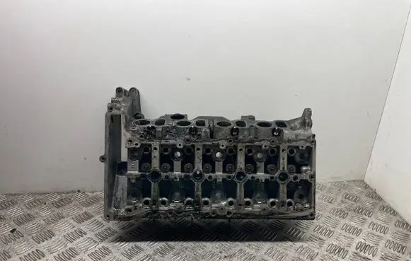 BMW 1 E81 E87 Engine head 7797678 7810196