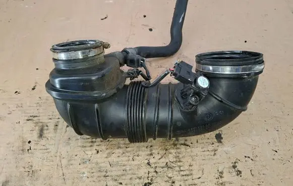 Infiniti Q50 Air intake duct part A6510902042 A6510941297 11002504101