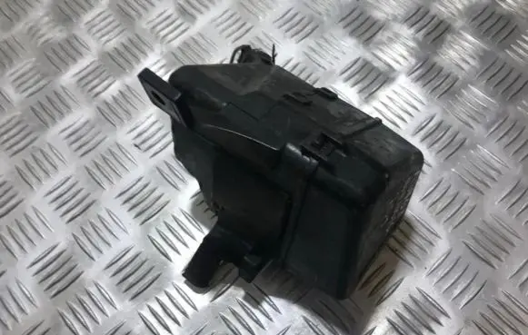 Toyota Avensis T220 Fuse box set 69983