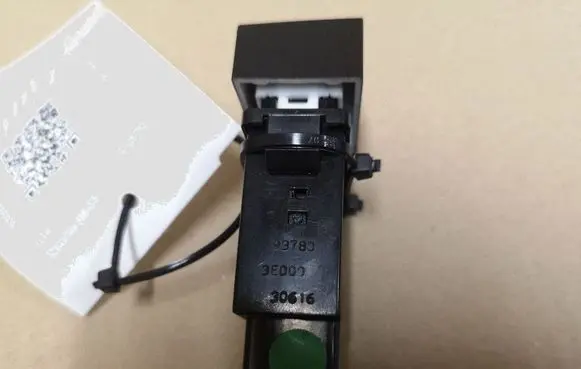 KIA Sorento Windscreen/window heater switch 864W03000