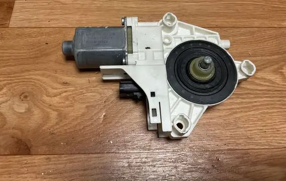 Dodge Journey Front door window regulator motor 0130822528 914067101