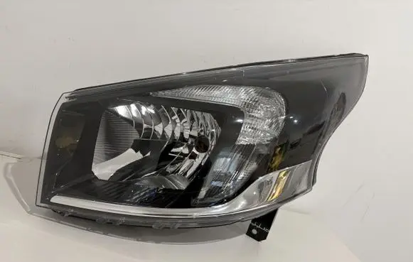 Opel Vivaro Headlight/headlamp 260608140R