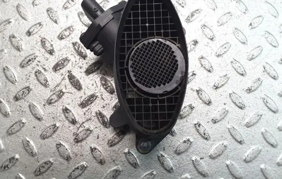 BMW 5 E39 Mass air flow meter 0928400468 7787076