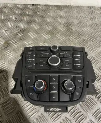 Head unit multimedia control