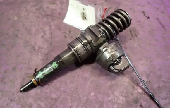 Skoda Octavia Mk2 (1Z) Fuel injector 