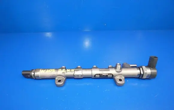 Mercedes-Benz C W205 Fuel main line pipe A6510701595 0445214275
