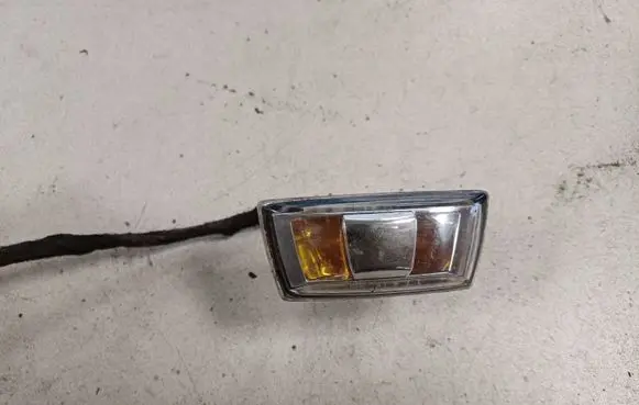 Opel Astra H Front fender indicator light 13228580