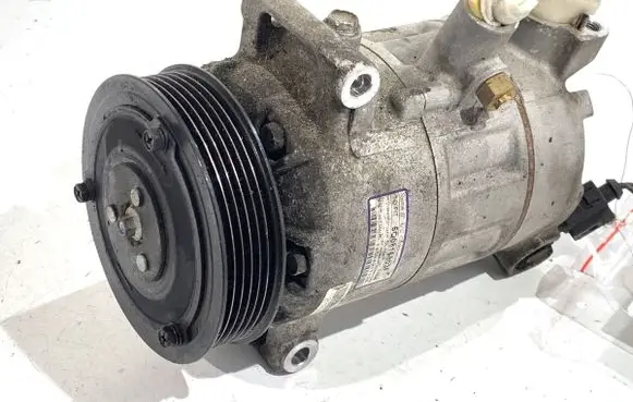 Volkswagen Golf VI Air conditioning (A/C) compressor (pump) 5Q0816803F