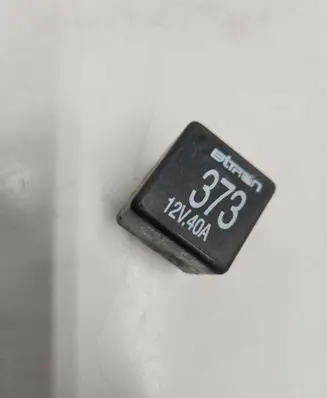Volkswagen PASSAT B6 Other relay 8D0951253A