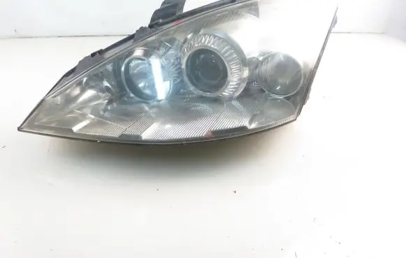 Ford Focus Headlight/headlamp 2M5113W030DF