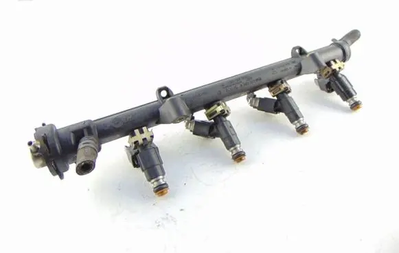 Volkswagen Polo Fuel injector supply line/pipe 