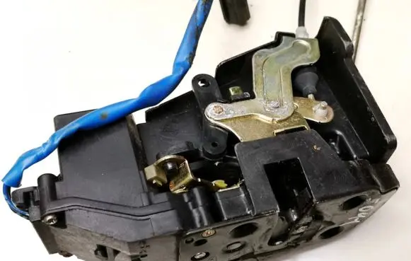 KIA Carnival Front door lock
