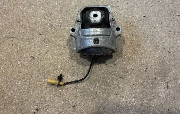 Porsche Macan (95B) Engine mount bracket 8R0199381
