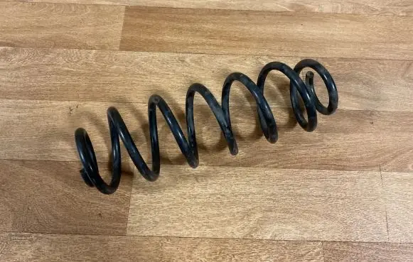 Volkswagen Golf V Rear coil spring